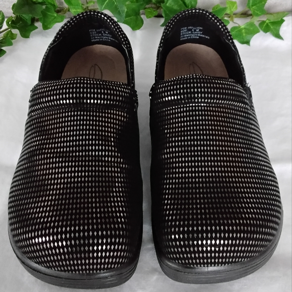 Womens Savvy Stock Daisy Black and Silver Nurses Slip-On Clogs